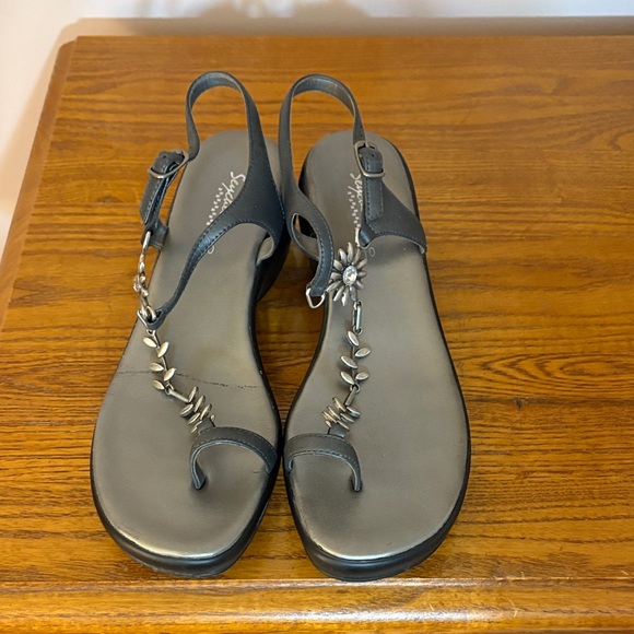 Seychelles Black Sandals with Floral Accents - Picture 2 of 7